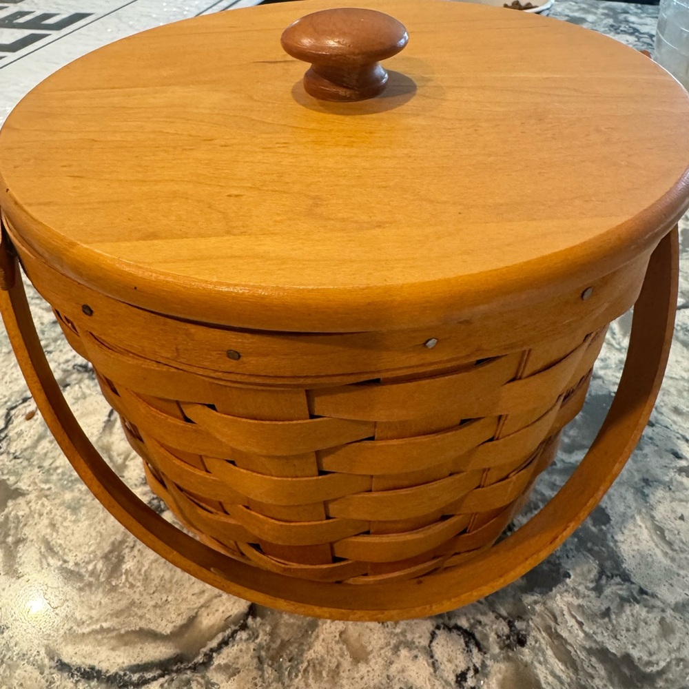 Longaberger Honey Brown Woven Wood Lidded Basket with Handle. Vintage.
